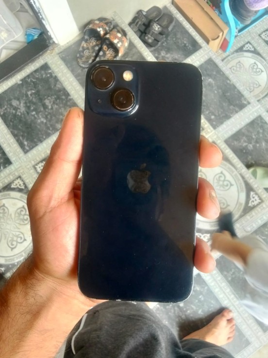 Apple iPhone 13