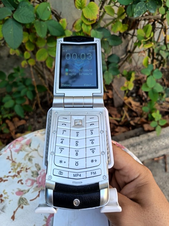 Vertu Constellation Ayxta 1 TB