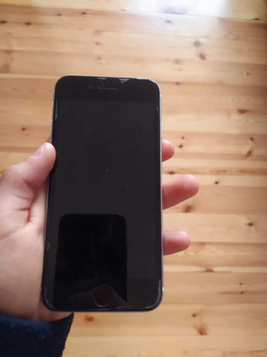 Apple iPhone SE (2020)