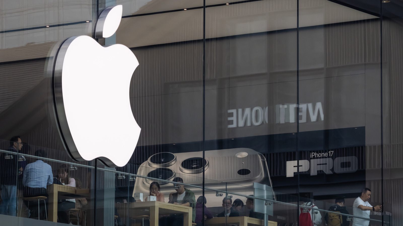 apple-posts-record-q4-as-services-revenue-hits-new-peak